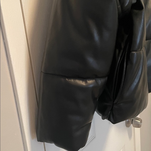 Old Navy Sleek Black Quilted Jacket Size XL WOMEN’S. Like new - Picture 4 of 6